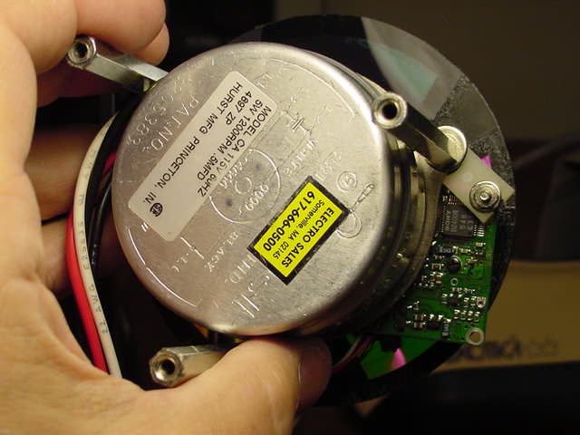 Photo: Hurst, 1200-rpm synchronous motor that direct-drives Cliff's color wheel 
          (Mechanisches Farbfernsehen).